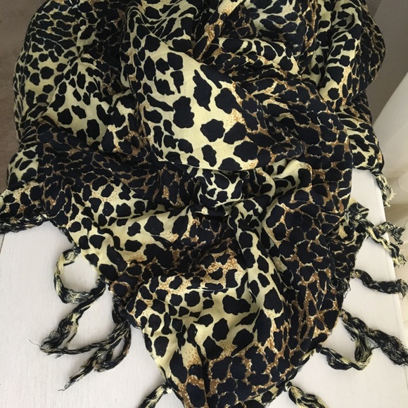 SOFT high end leopard scarf - Picture 4 of 7